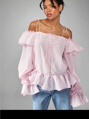 Missguided Light Pink Off-Shoulder Ruffle Peplum Blouse